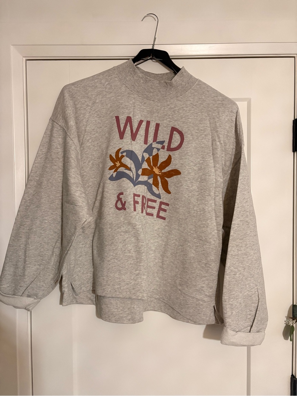 Old Navy Light Gray 'Wild & Free' Crewneck Sweatshirt with Floral Graphic